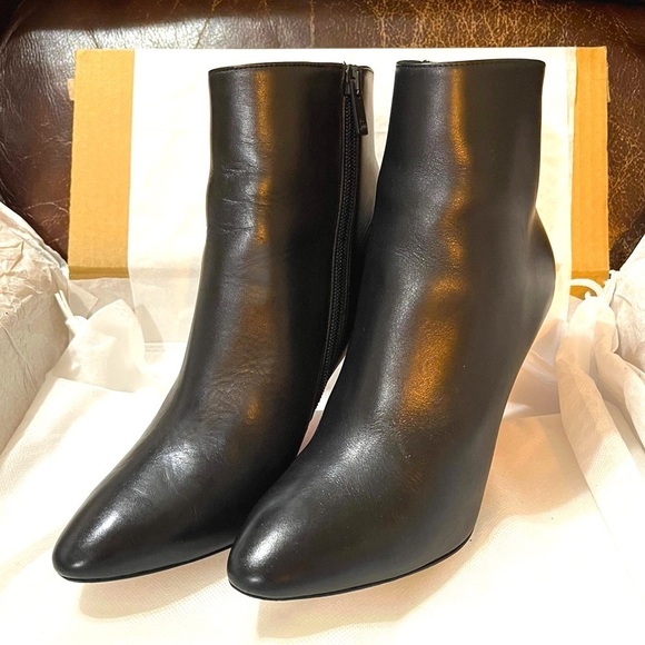 Christian Louboutin Eloise ankle bootie calf 100mm black Napa leather EU37.5 - Picture 3 of 10